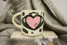 Load image into Gallery viewer, Claddagh Mug